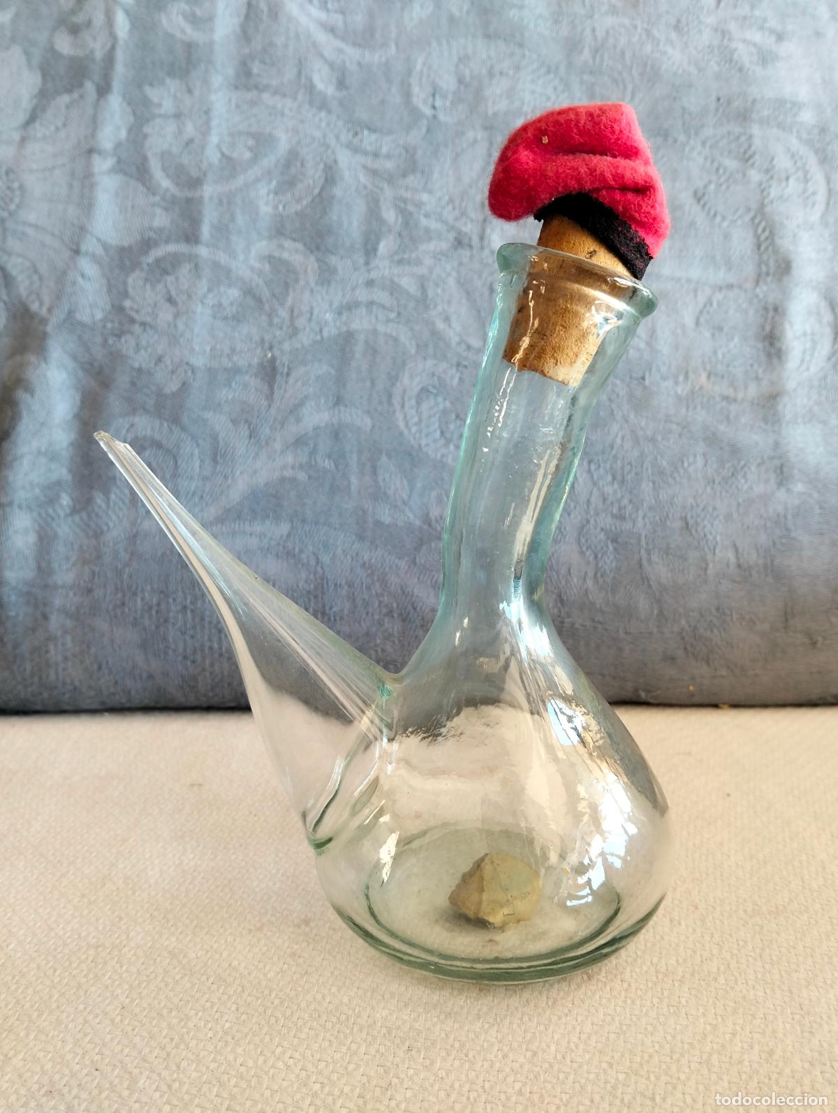 Antiguidades: Porr&oacute;n de cristal prensado con gorro barretina de peque&ntilde;o tama&ntilde;o de los a&ntilde;os 60-70