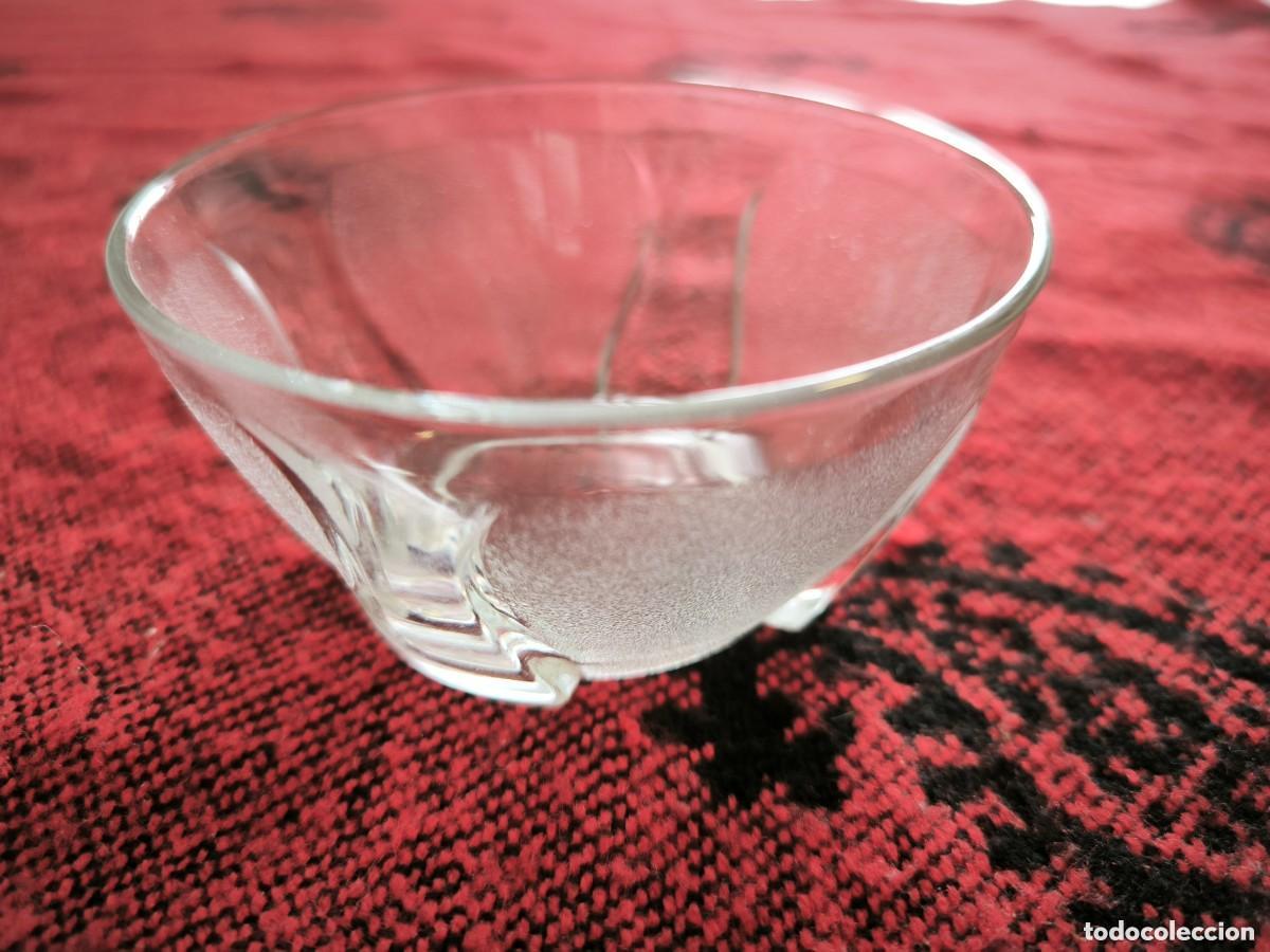 Antig&uuml;edades: Cuenco De Cristal Transparente Con Tres Patas &ndash; Elegante Pieza Vintage Multiusos