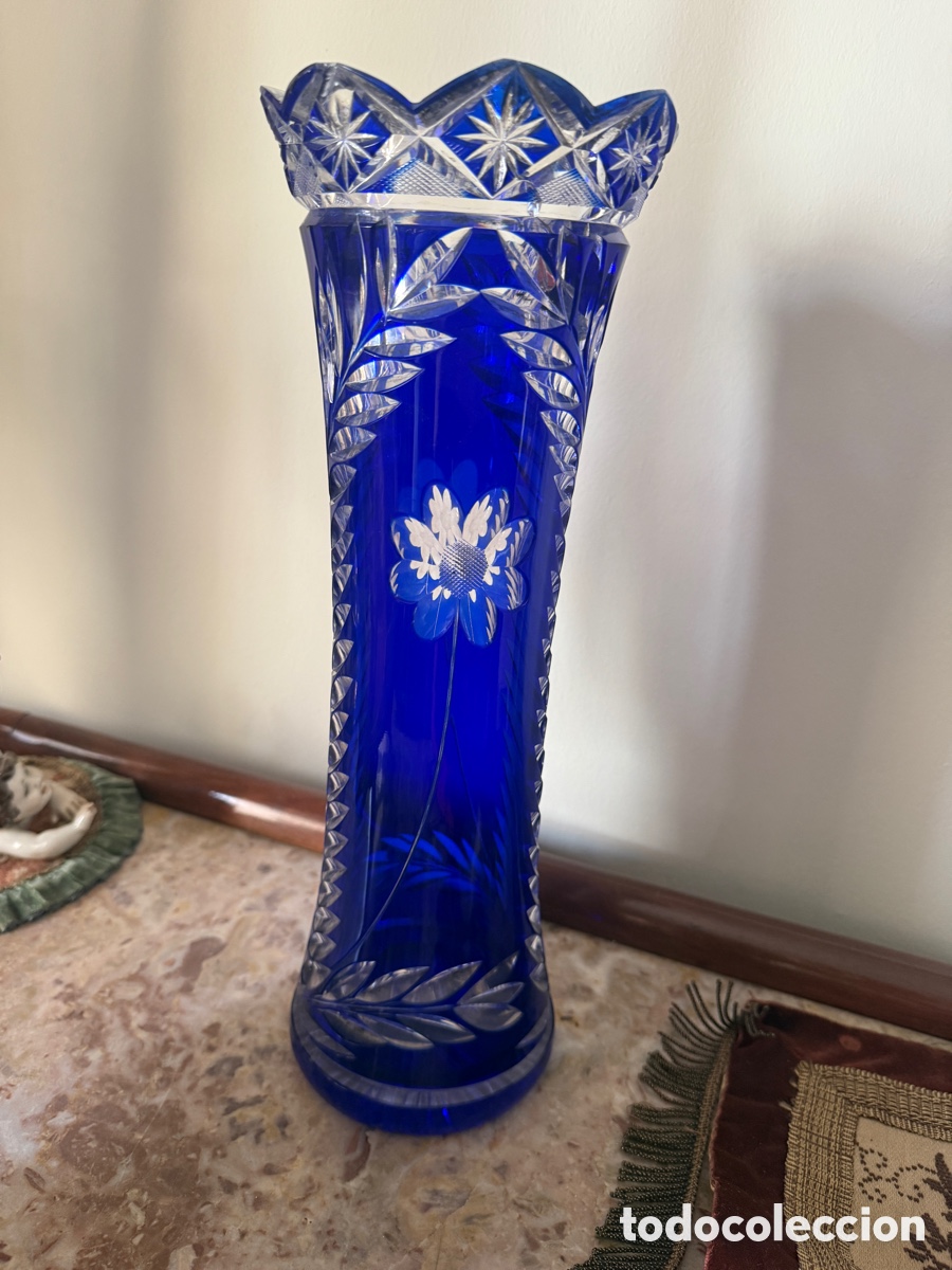 Antiquit&eacute;s: Gran jarr&oacute;n vintage de cristal tallado azul cobalto estilo Bohemia