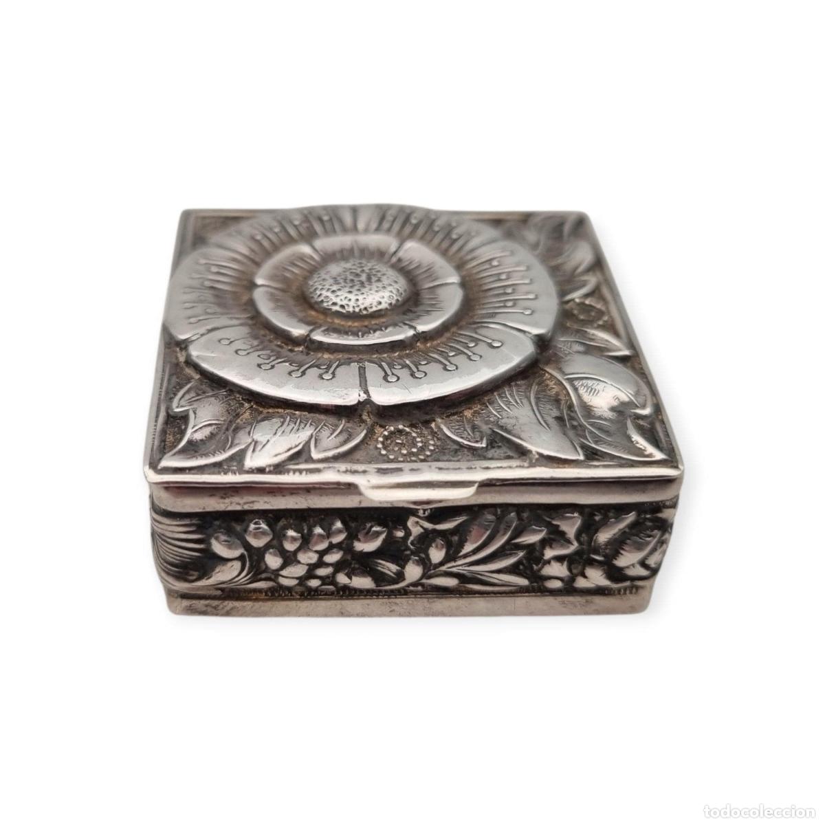 Antig&uuml;edades: Caja floral vintage en plata con interior sobredorado, inspiraci&oacute;n Art Nouveau, Europa circa 1950
