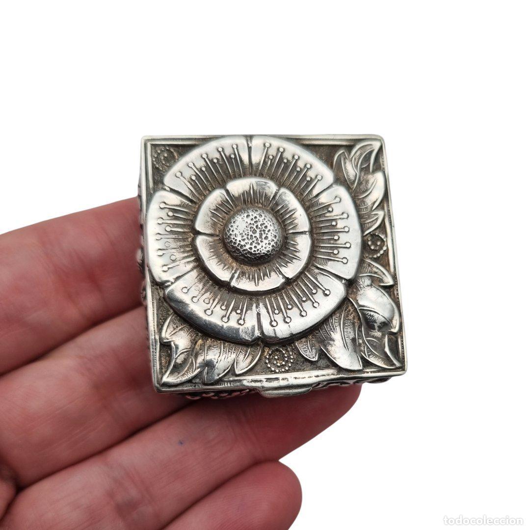 Antig&uuml;edades: Caja floral vintage en plata con interior sobredorado, inspiraci&oacute;n Art Nouveau, Europa circa 1950