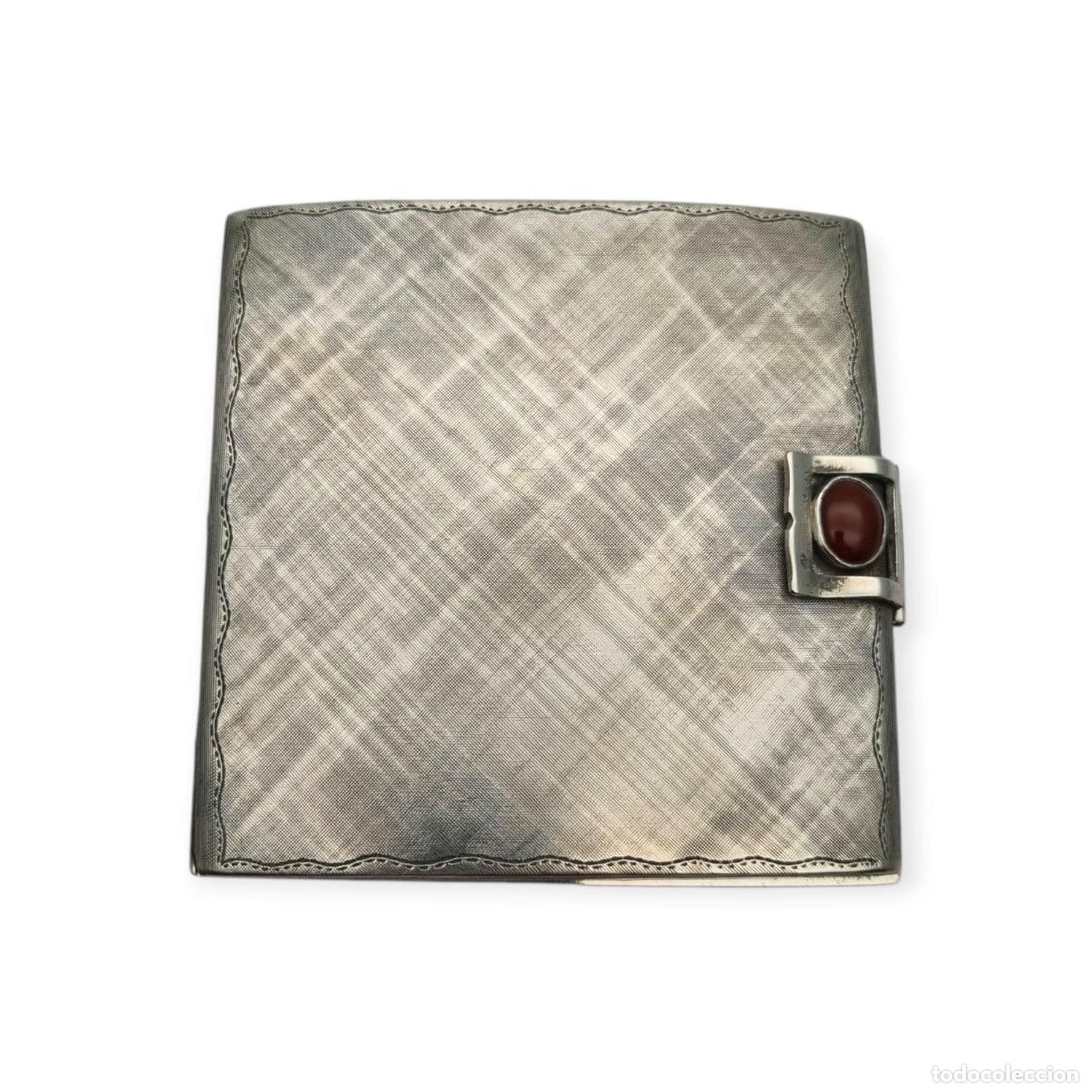 Antig&uuml;edades: Estuche compacto Art D&eacute;co en plata 800 con cabuj&oacute;n de cornalina, Europa continental, ca. 1925&ndash;1940