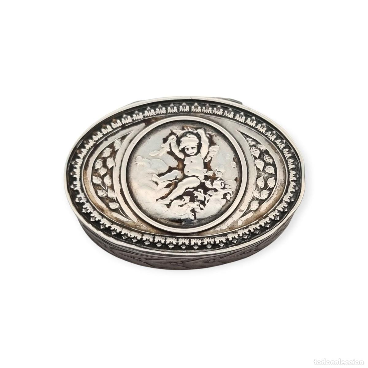 Antig&uuml;edades: Caja Belle &Eacute;poque de plata con querub&iacute;n, decoraci&oacute;n Luis XVI Revival y restos de dorado, Europa, ca.