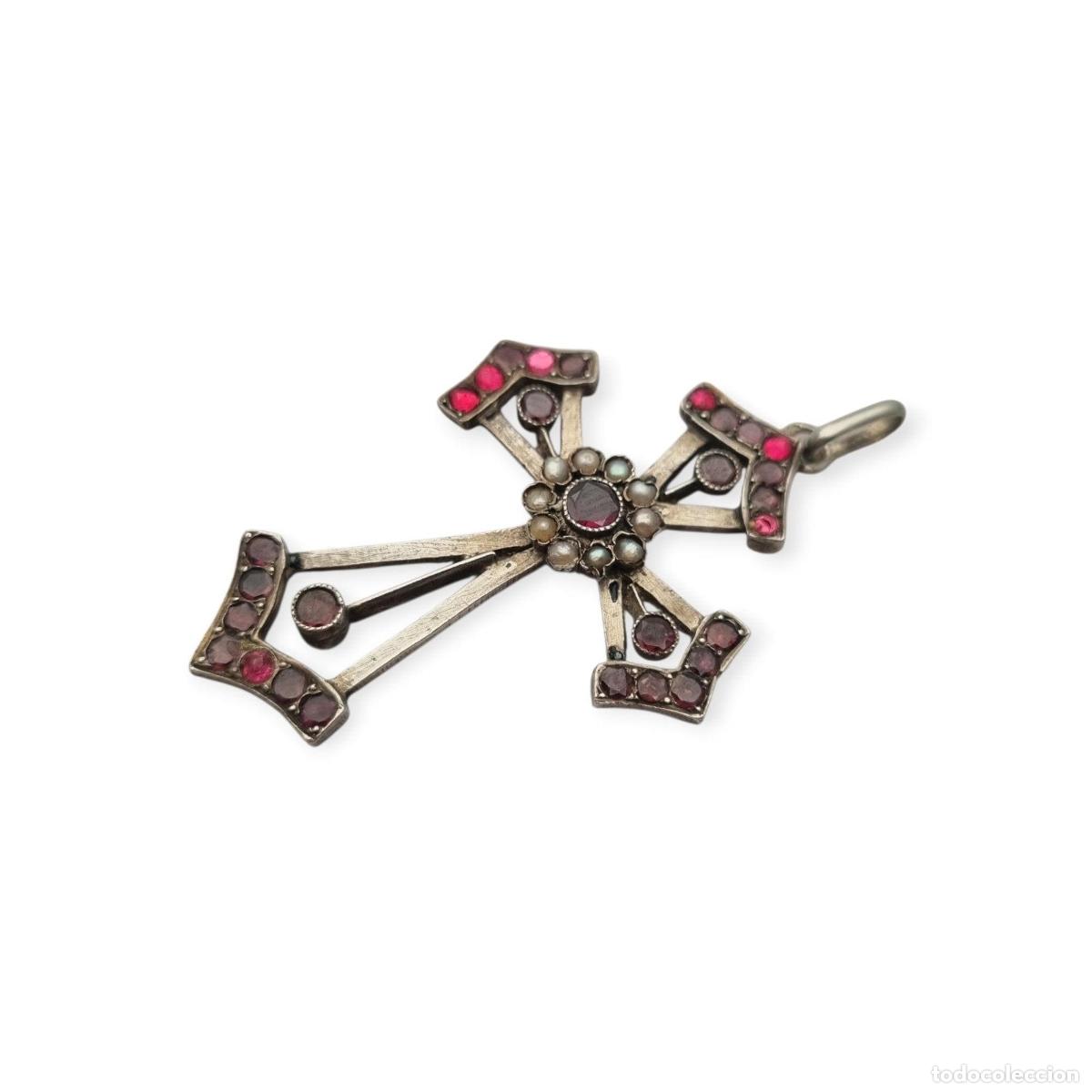 Antig&uuml;edades: Cruz victoriana de plata con granates, pedrer&iacute;a y perlas, Renaissance Revival, ca. 1890&ndash;1900