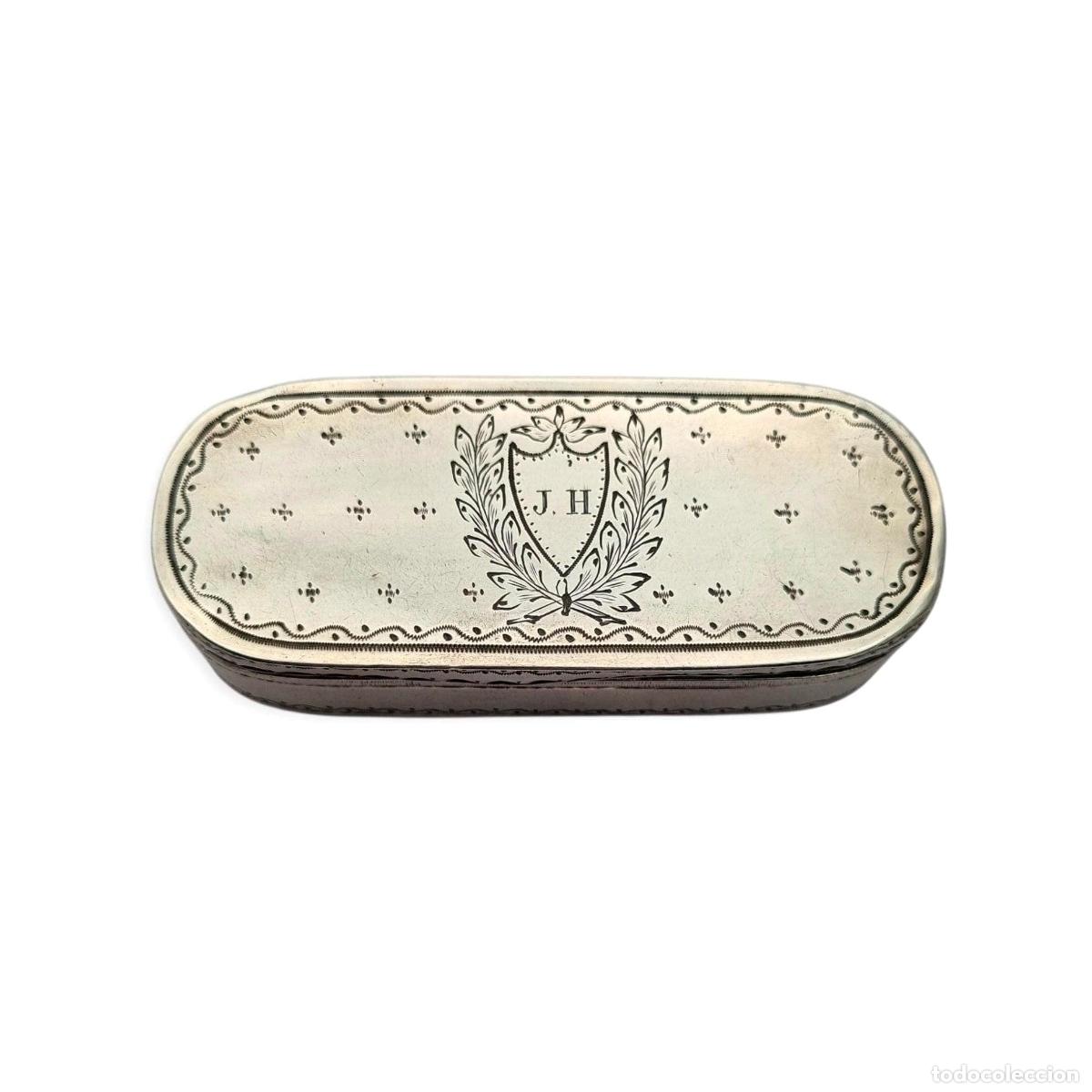 Antig&uuml;edades: Caja tabaquera antigua de plata testada grabada, monograma J.H., estilo neocl&aacute;sico, segunda mitad si