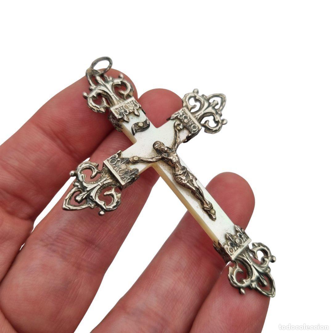Antig&uuml;edades: Cruz Art Nouveau francesa de plata y n&aacute;car, crucifijo religioso antiguo, ca. 1920&ndash;1930