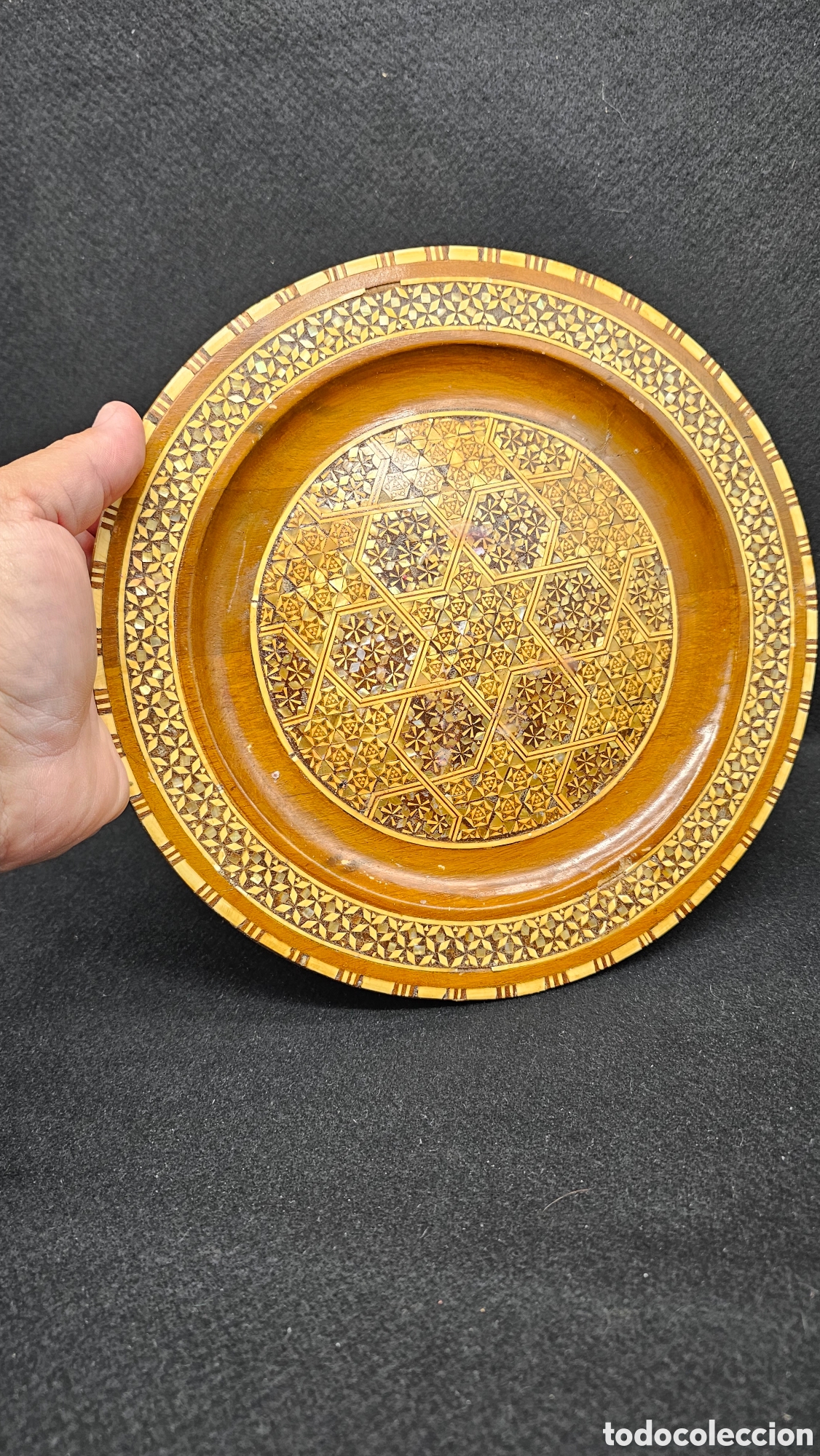 Antig&uuml;edades: Bonito plato en marqueter&iacute;a