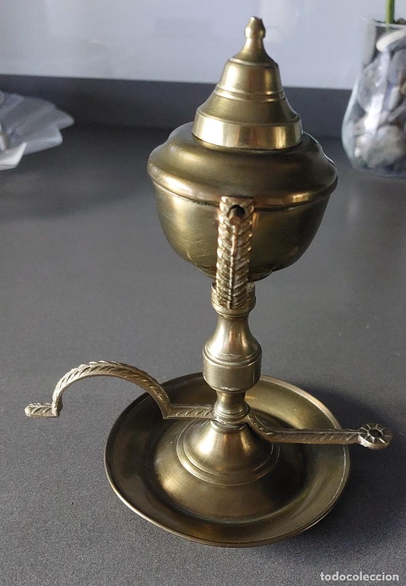 Antig&uuml;edades: L&aacute;mpara de aceite antigua de lat&oacute;n o bronce