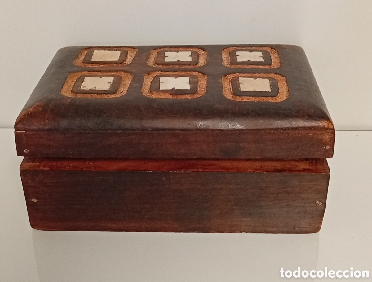Antig&uuml;edades: .CAJA DE MADERA TALLADA ARTESANAL