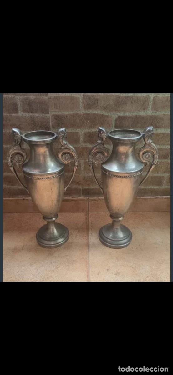 Antiguidades: Pareja de &aacute;nforas o jarrones de altar 39,5cm