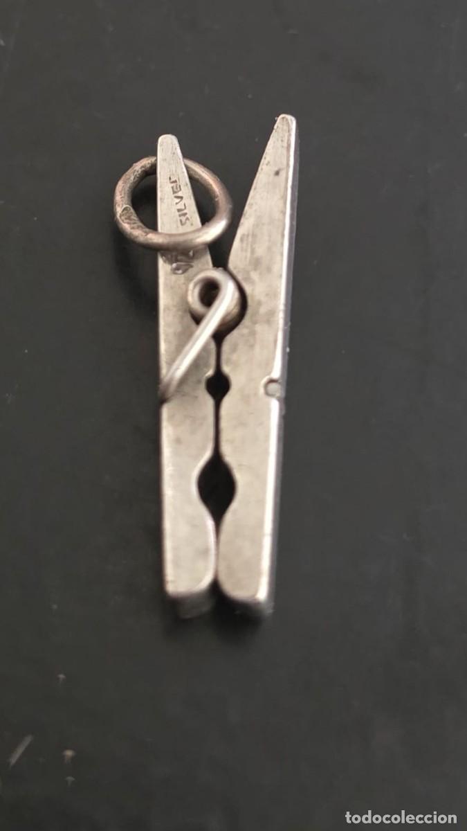 Antig&uuml;edades: Colgante vintage pinza de la ropa en plata de ley &ndash; 2,7 cm &ndash; dise&ntilde;o miniatura
