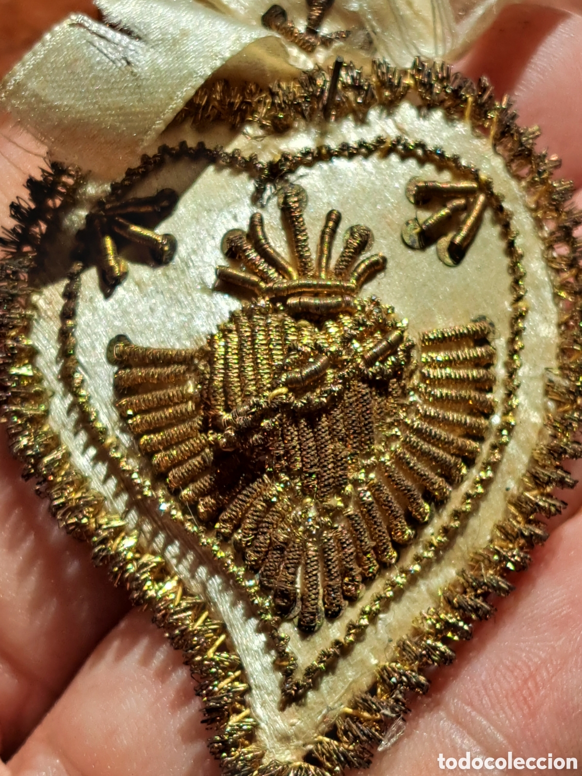 Antig&uuml;edades: SAGRADO CORAZON BORDADO SXIX METALICO