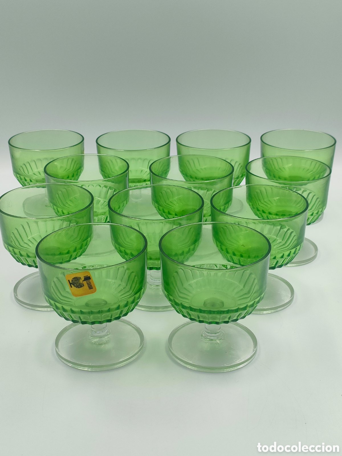 Antig&uuml;edades: Set de 12 copas de cristal verde Elsadur