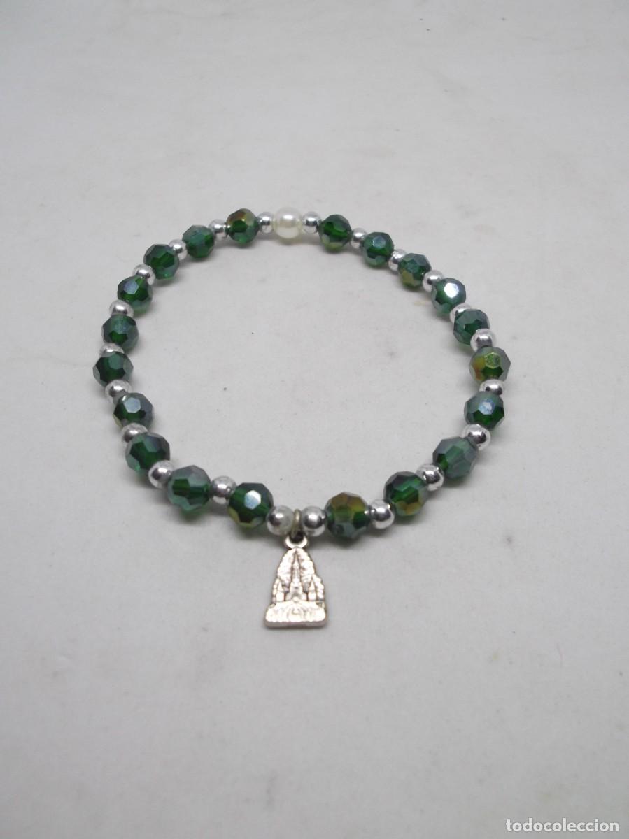 Antig&uuml;edades: Pulsera de bisuteria con medallita de virgen de Lourdes.