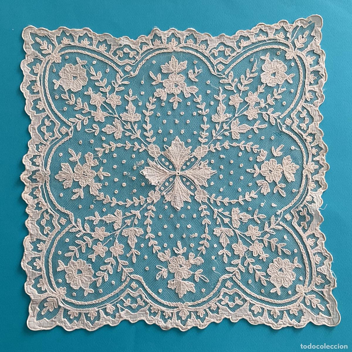 Antig&uuml;edades: Pa&ntilde;uelo antiguo o cubrecaliz en tulle con applicaciones 31 cm blanco