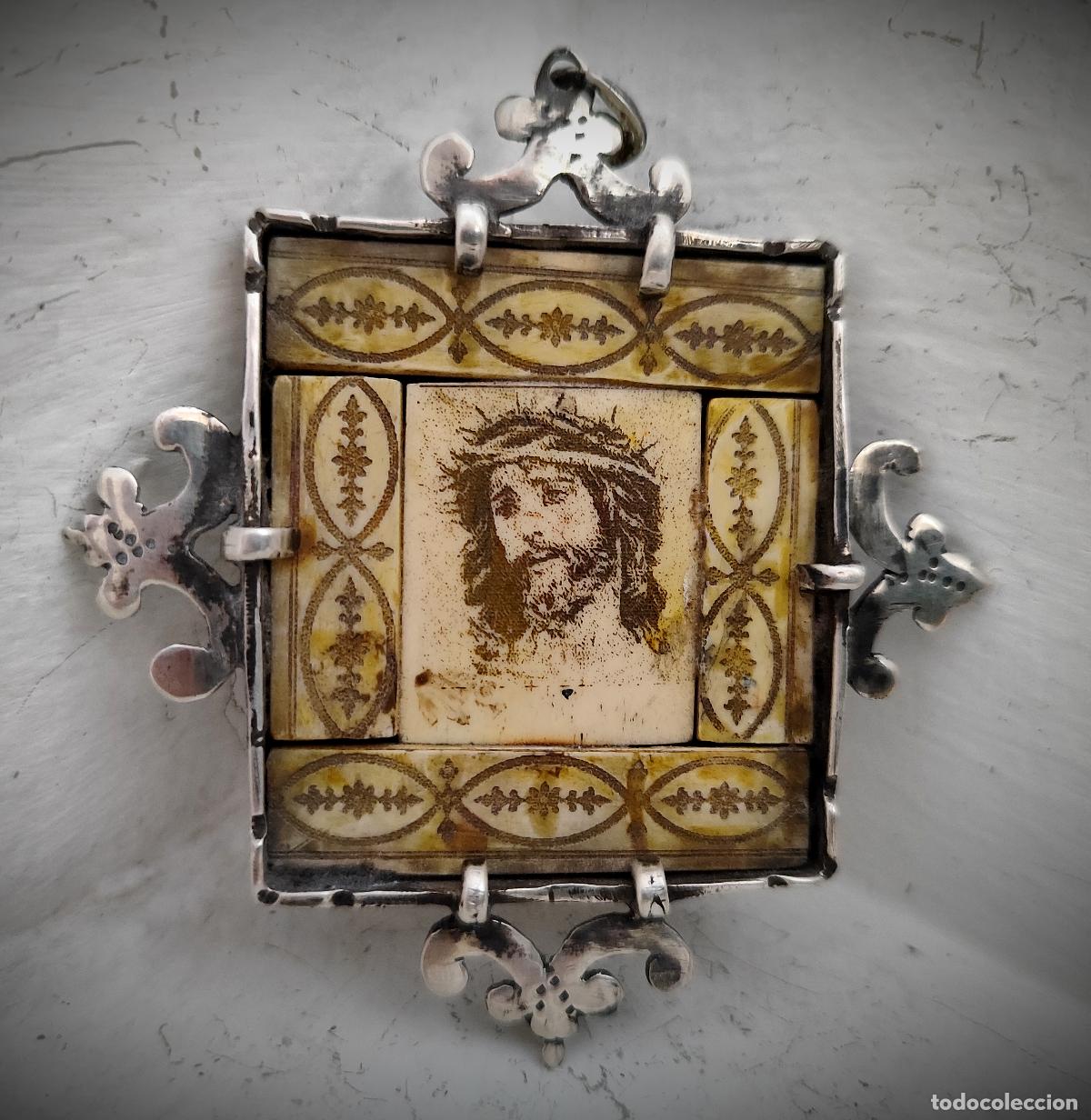 Antig&uuml;edades: PAREJA DE MEDALLONES-RELICARIOS EN PLATA Y HUESO (bajorrelieve)