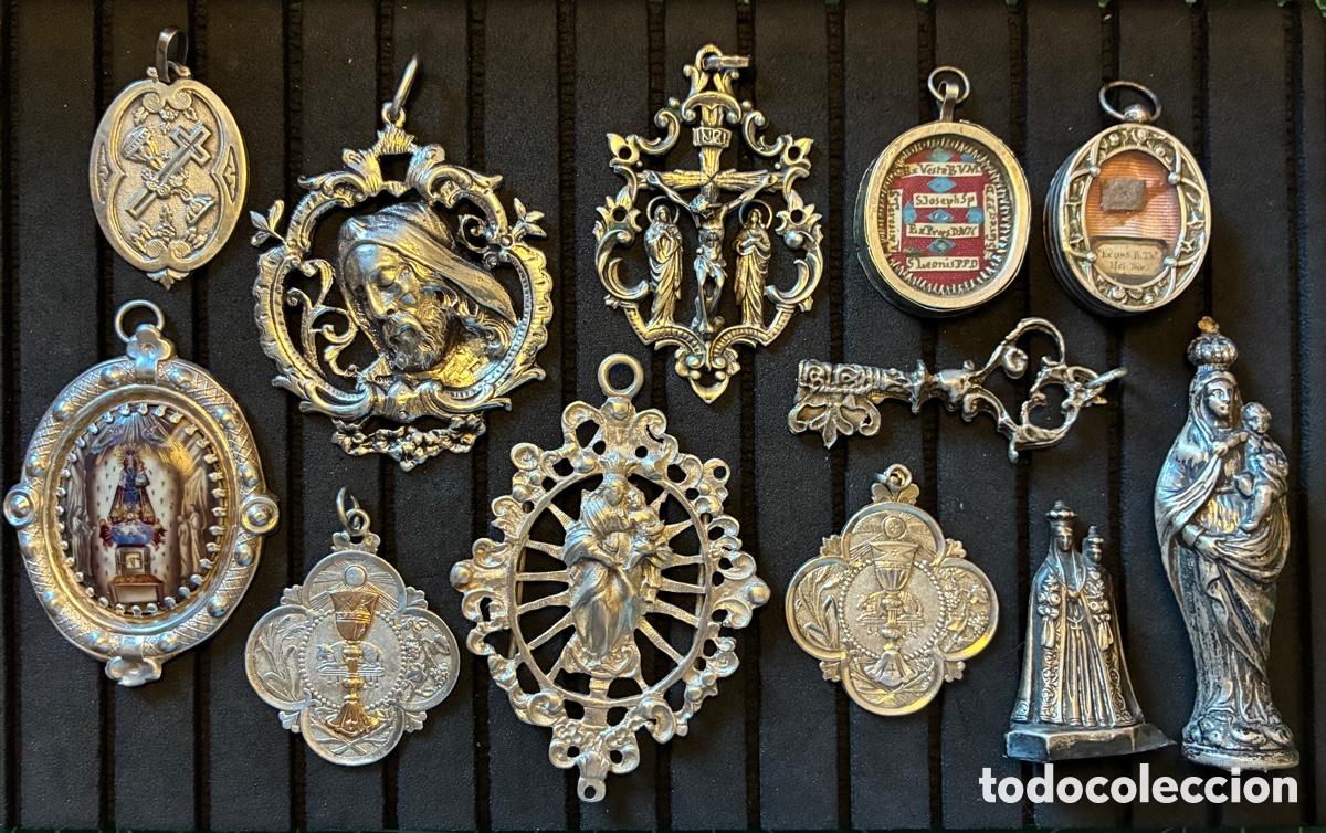 Antig&uuml;edades: Extraordinario lote de medallas religiosas y relicarios de plata 120gr