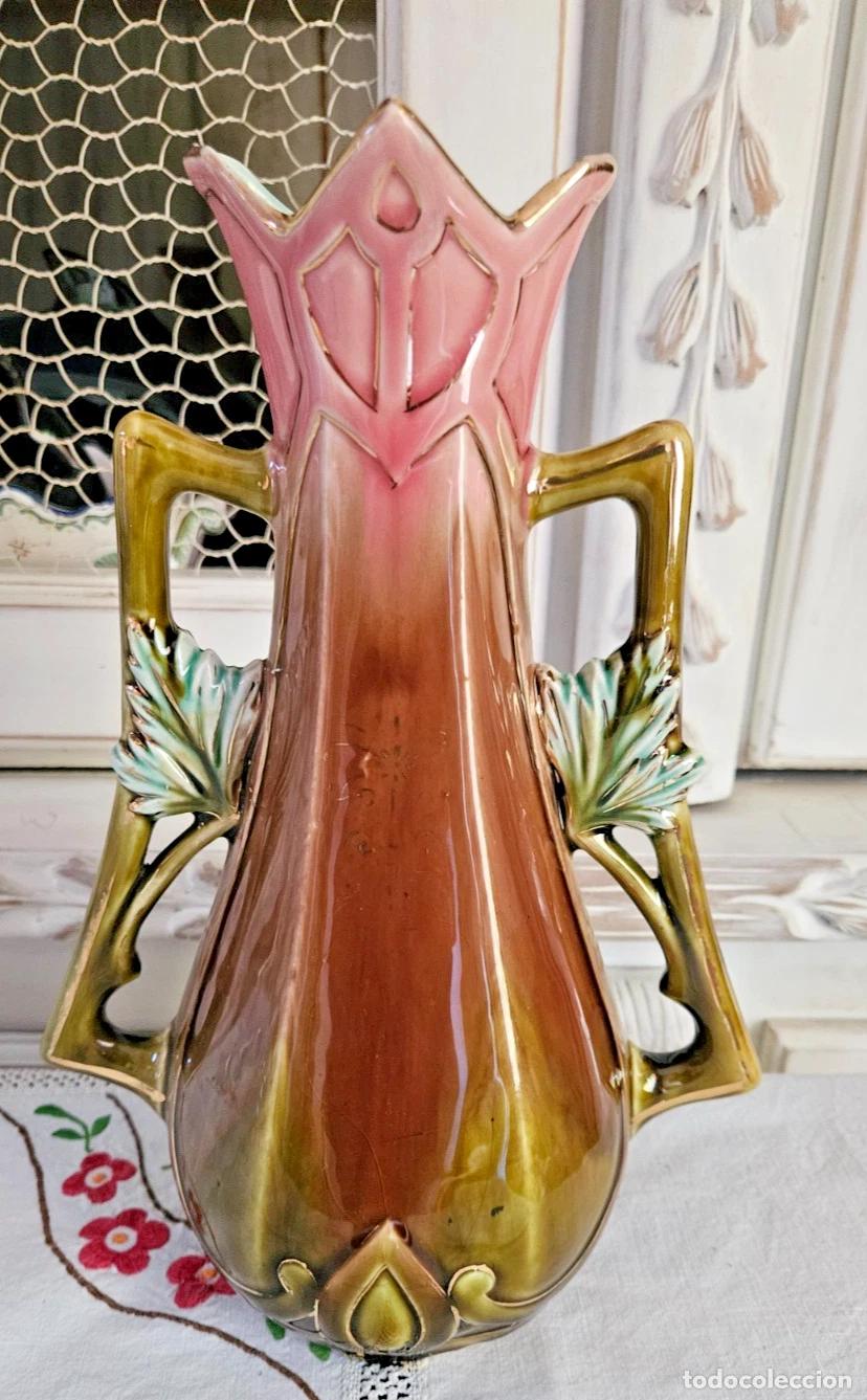 Antig&uuml;edades: ART NOUVEAU VASE EN BARBOTINE ANSES DE FORME GEOMETRIQUE H 28 CM