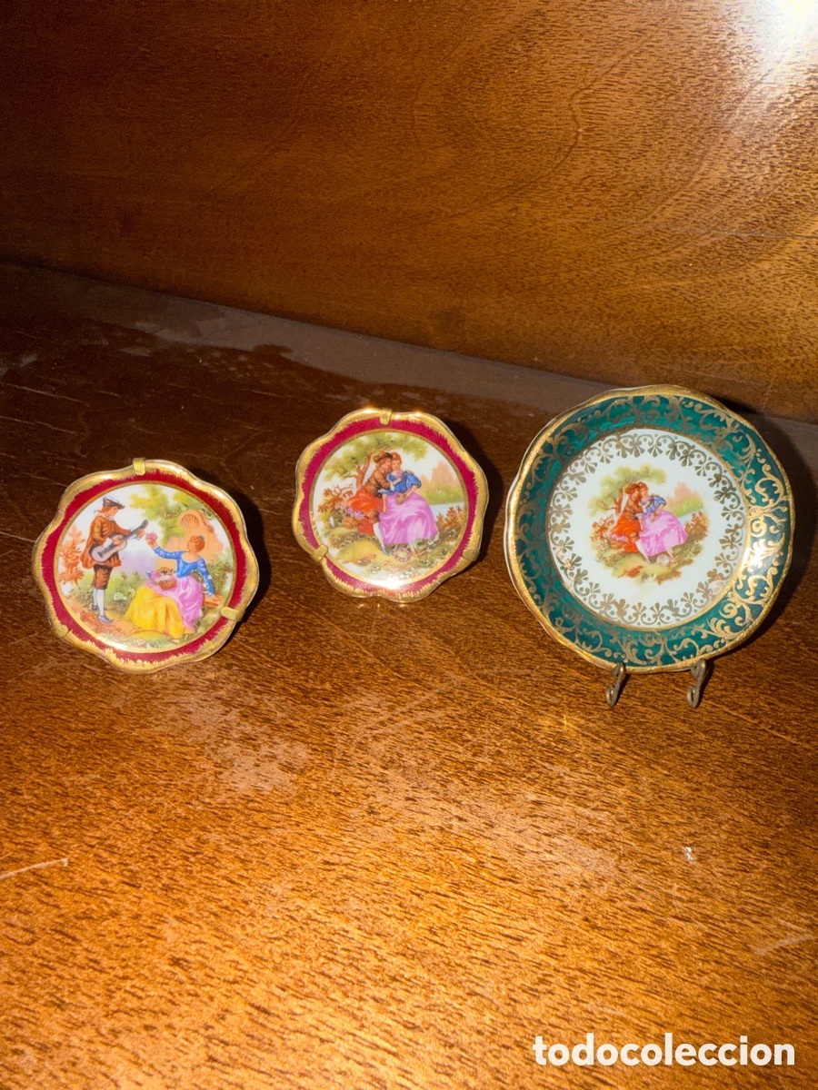 Antiguidades: Conjunto de tres mini platos de porcelana Limoges France, escenas Fragonard y dorados, vintage