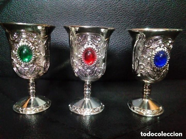 Antig&uuml;edades: TRES CALICES DE PLATA TIBETANA - Foto 1