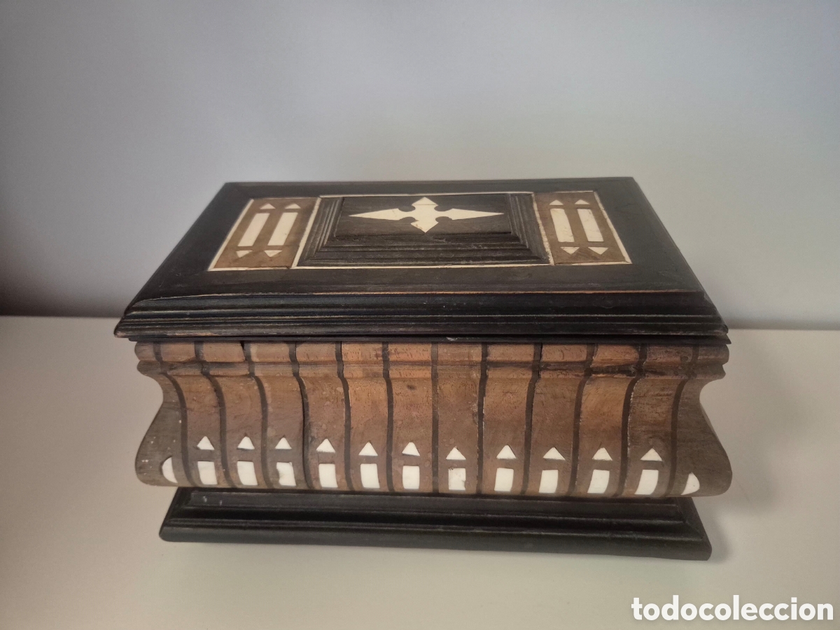 Antig&uuml;edades: Caja/arqueta antigua con incrustaciones de hueso