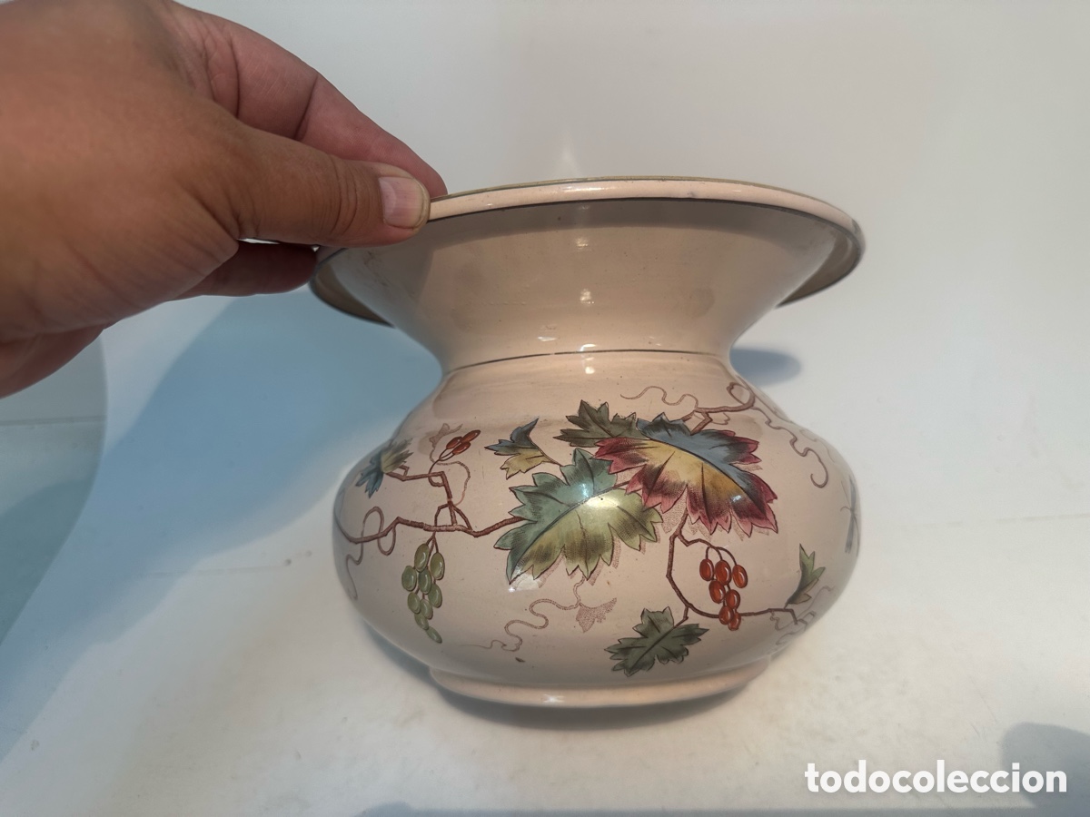 Antig&uuml;edades: PRECIOSA ESCUPIDERA DE METAL ESMALTADO CON DIBUJOS FLORALES ART NOUVEAU. PRINCIPIOS SIGLO XX.