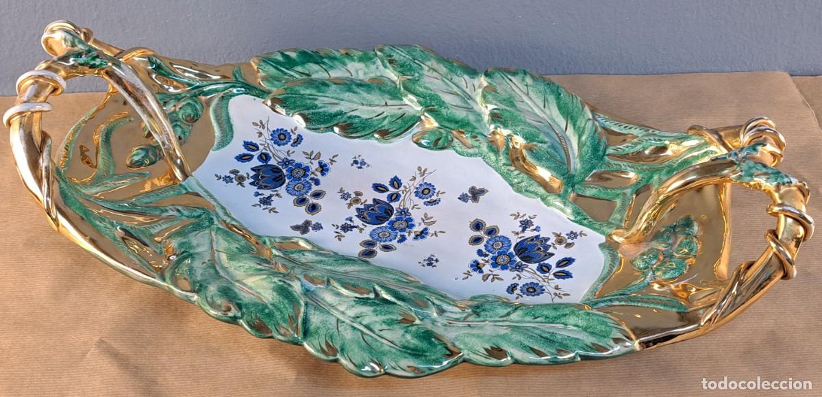 Antig&uuml;edades: Gran centro de mesa de porcelana CEMAS, decoraci&oacute;n en oro, 55 cm. S. XX