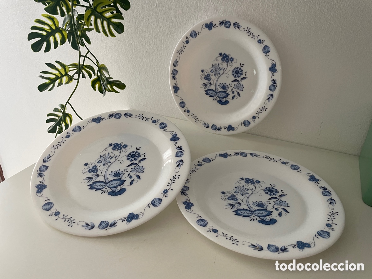 Antiguidades: Juego de tres platos de postre Arcopal. Opalina. Hecho en Francia.
