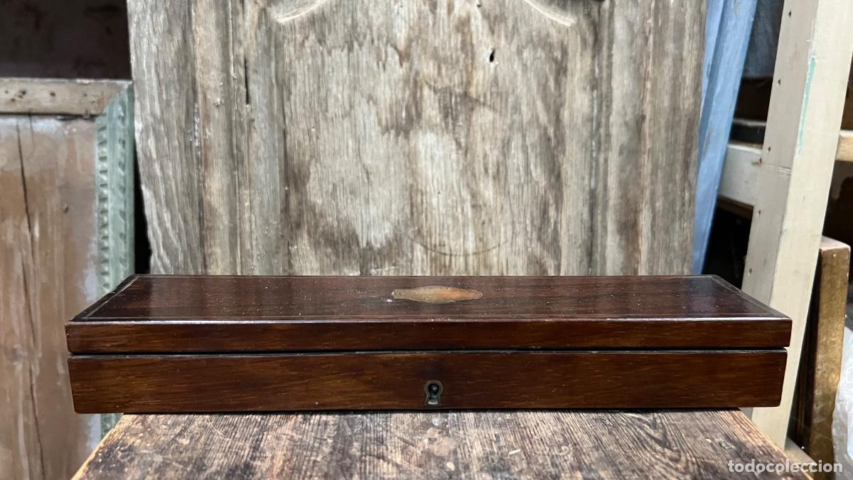 Antig&uuml;edades: Caja abanicos mitad s XIX Madera caoba filetes lat&oacute;n 4x30cms