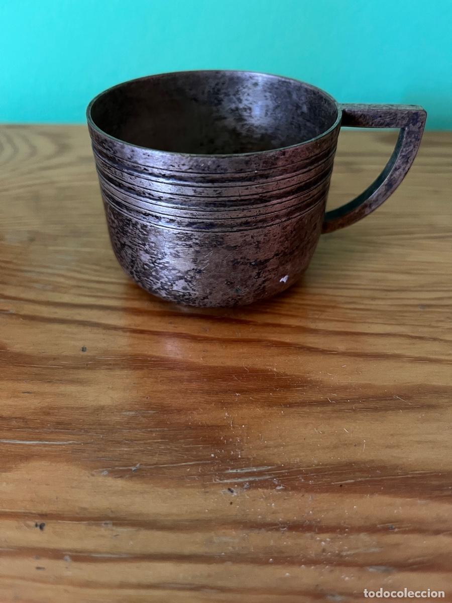 Antiquit&eacute;s: TAZA DE METAL CON BA&Ntilde;O DE PLATA ANTIGUA