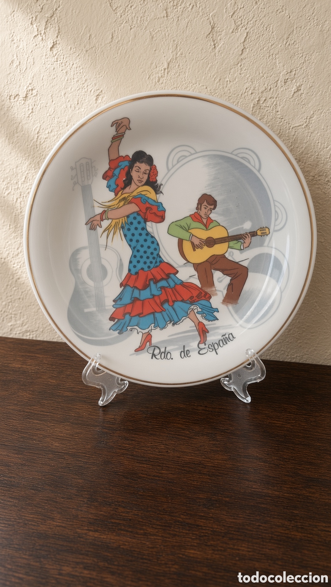 Antig&uuml;edades: Plato decorativo de porcelana &rdquo;Rdo. de Espa&ntilde;a&rdquo;, con escena de bailaora de flamenco y guitarrista