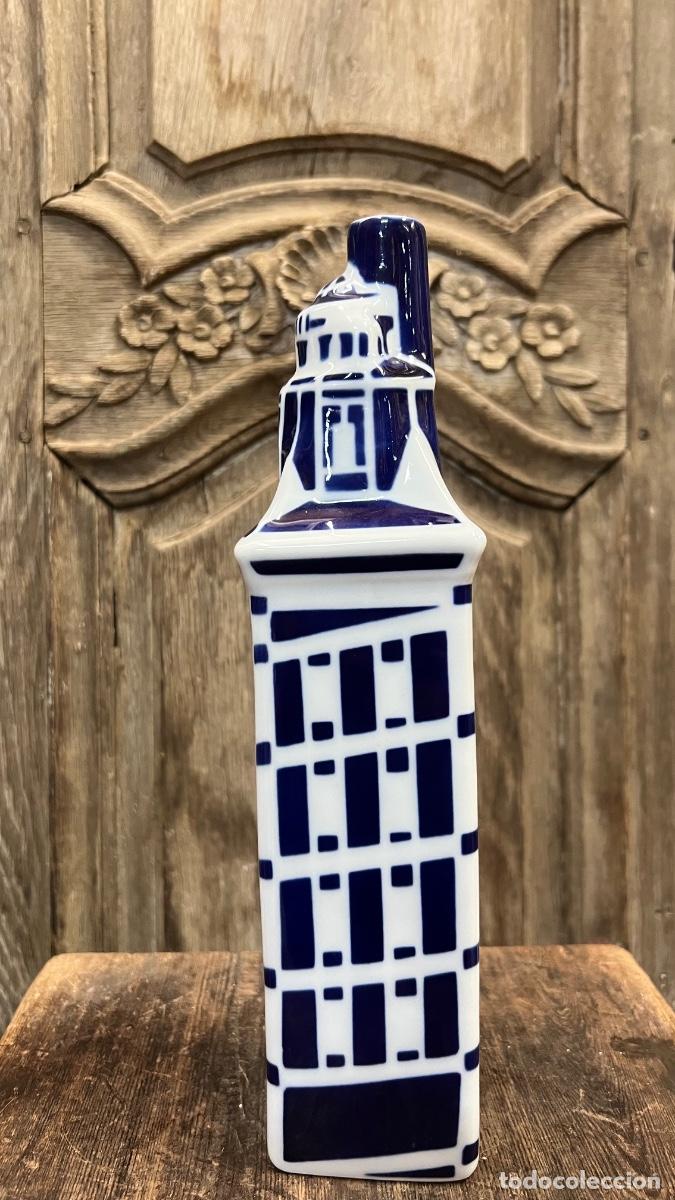 Antig&uuml;edades: BOTELLA PORCELANA CASTRO GALICIA TORRE H&Eacute;RCULES SARGADELOS 29CMS