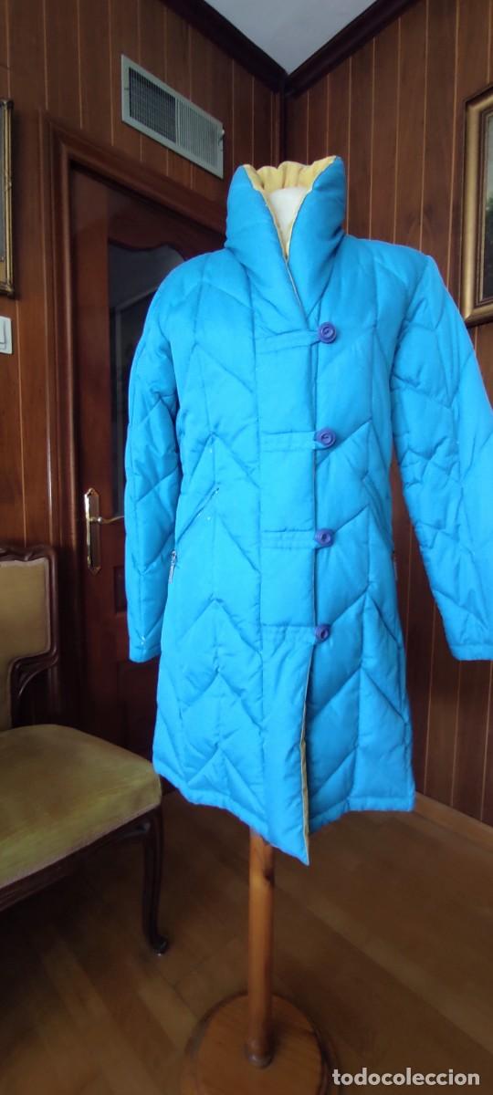 Antig&uuml;edades: ABRIGO ACOLCHADO AZUL TURQUESA VINTAGE TALLA 48&ndash;50 &ndash; FORRO AMARILLO