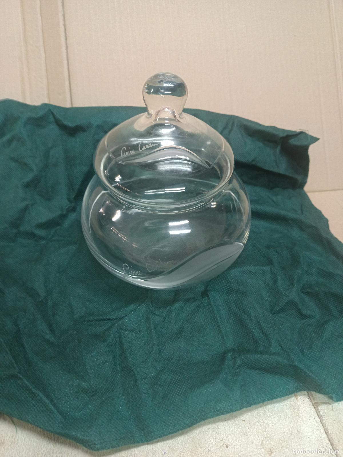 Antig&uuml;edades: BOMBONERA, CENTRO DE MESA DE CRISTALSOPLADO CON TAPA, FIRMADO PIERRE CARDIN. EN PERFECTO ESTADO.