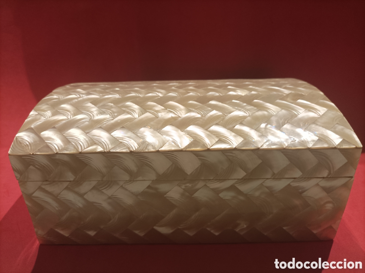 Antig&uuml;edades: Elegante caja curva en nacar - Foto 2