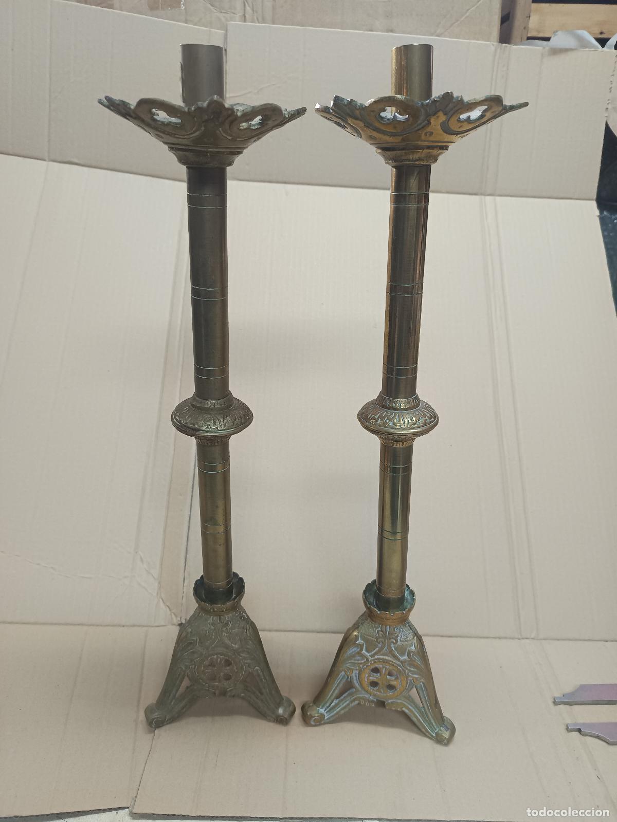 Antig&uuml;edades: PAREJA DE CANDELABROS DE ALTAR O CAPILLA. SIGLO XIX. EN BRONCE 53 CM. ALTURA.
