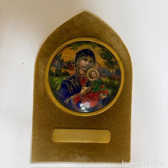 Antig&uuml;edades: Esmalte circular de la Virgen del Perpetuo Socorro, firmado &rdquo;R J&rdquo;