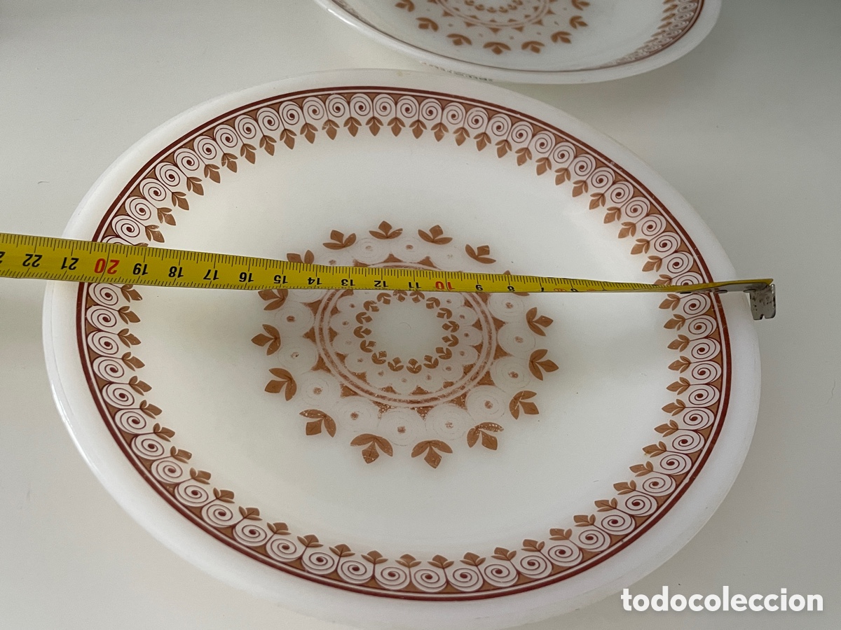 Antig&uuml;edades: Pareja de platos Arcopal. Marr&oacute;n y blanco. Opalina. - Foto 5
