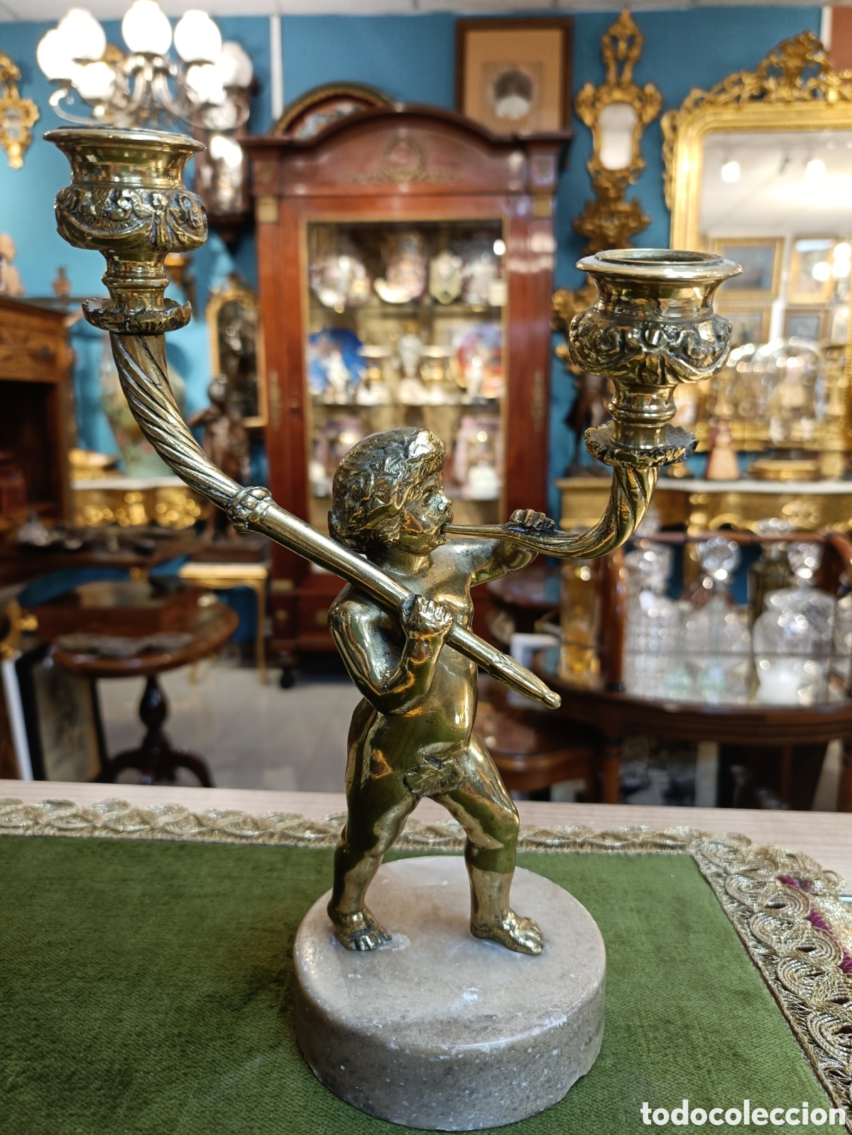 Antig&uuml;edades: ANTIGUO CANDELABRO DOS BRAZOS ELABORADO EN BRONCE CON LA BASE DE M&Aacute;RMOL