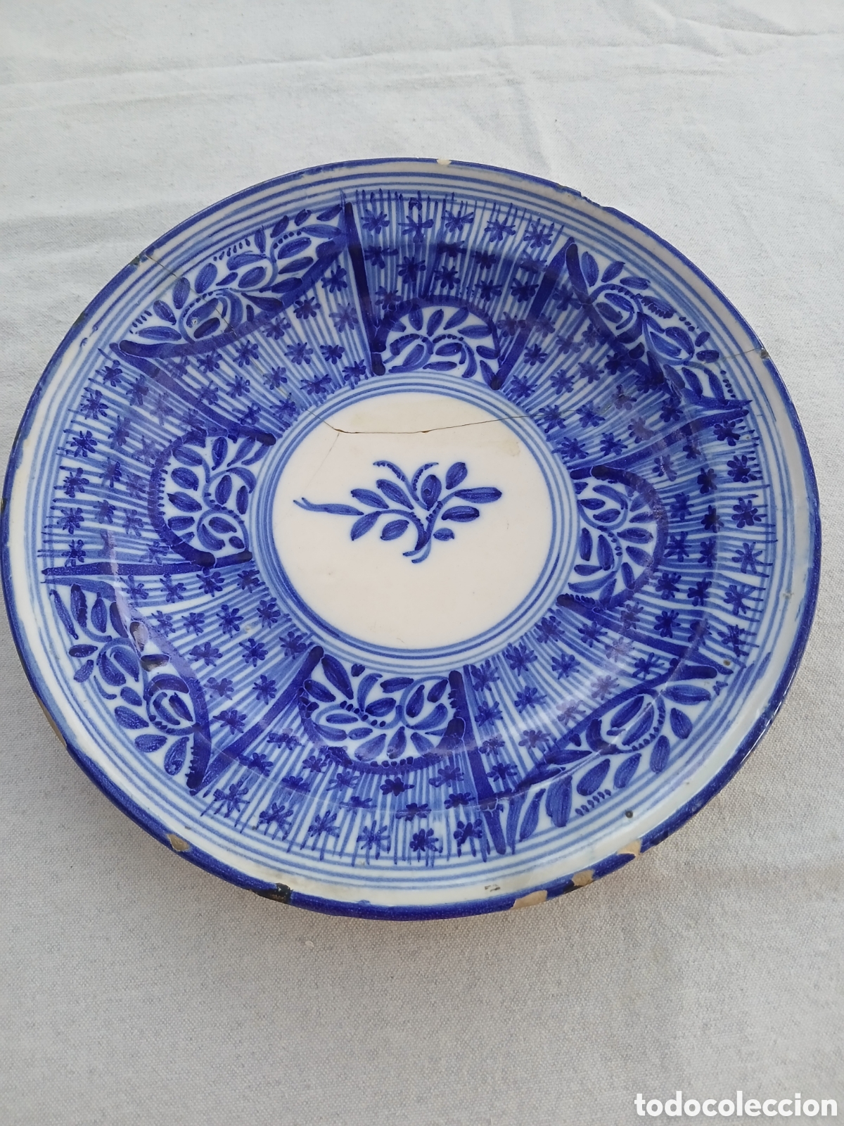 Antig&uuml;edades: Antiguo plato cer&aacute;mica de Manises. La&ntilde;ado