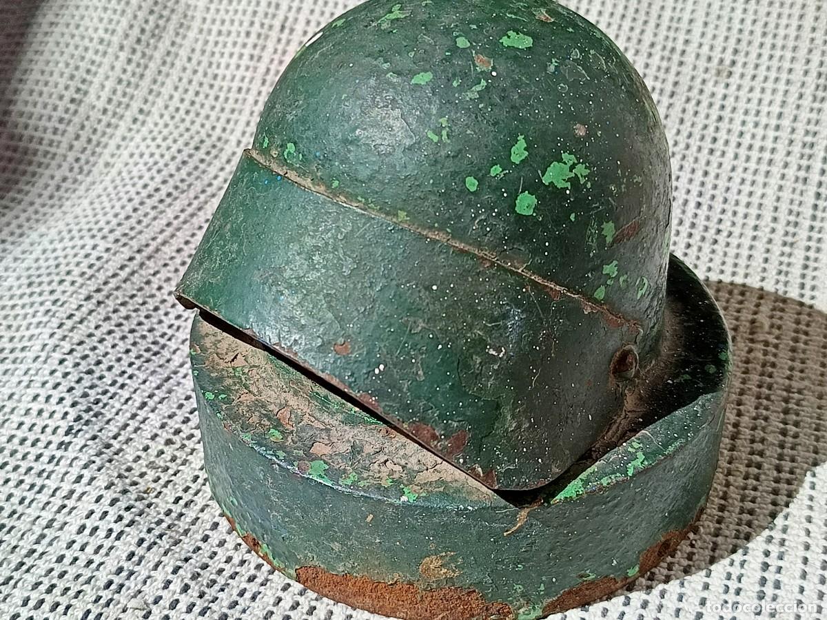 Antig&uuml;edades: Sombrerete, caperuza o remate de chimenea antiguo. Casco militar.