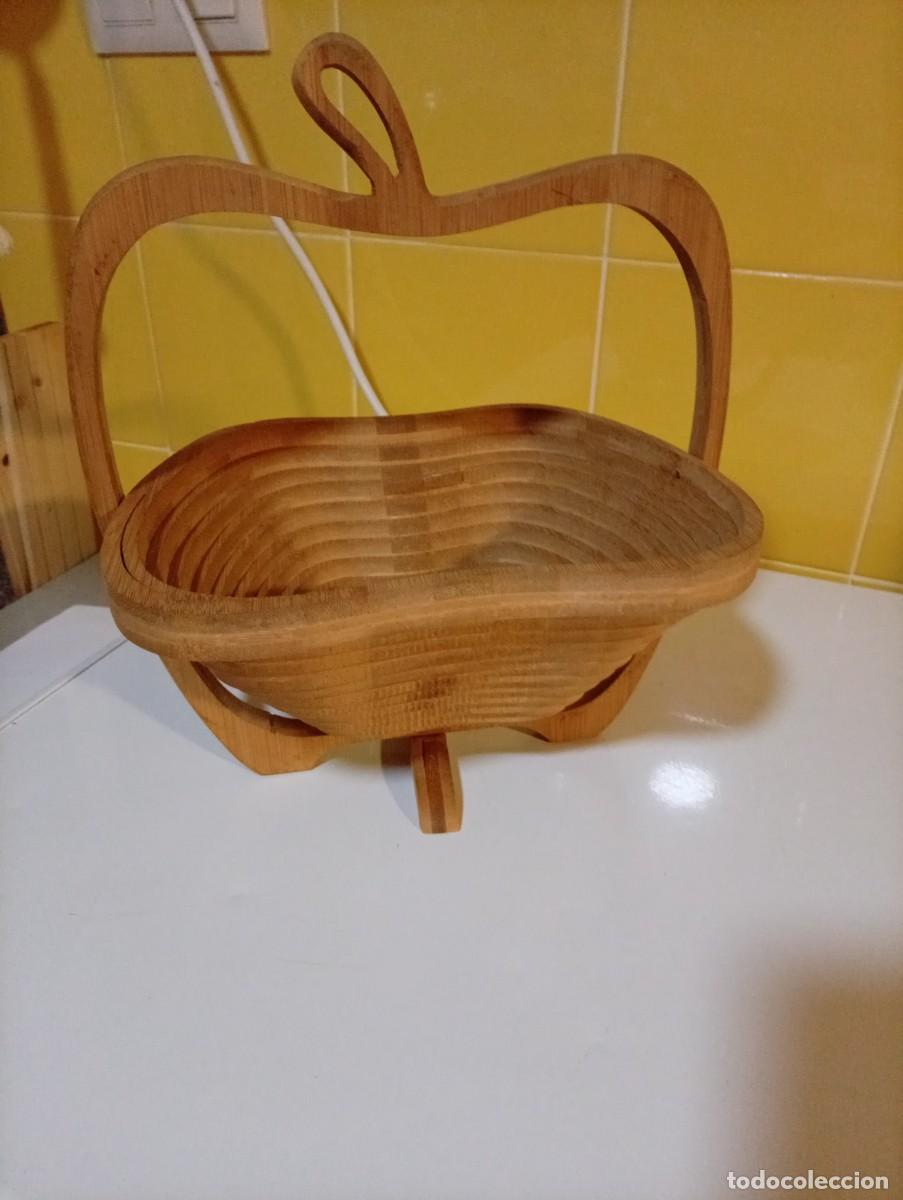 Antig&uuml;edades: salvamanteles o cesta de fruta en forma de manzana