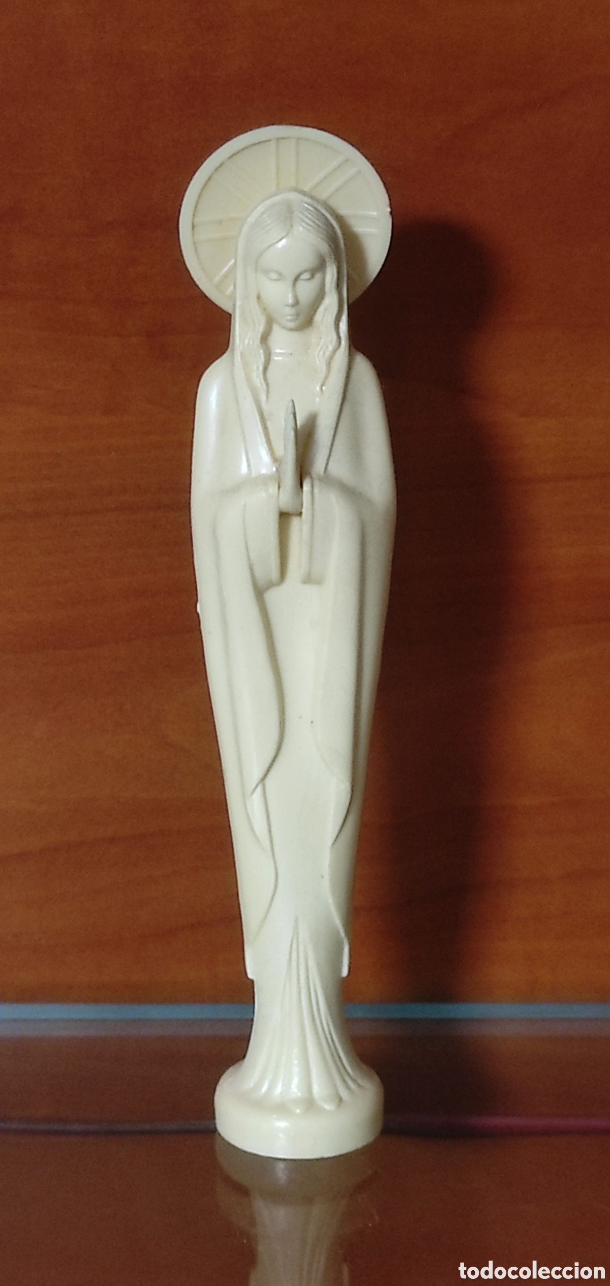 Antig&uuml;edades: FIGURA DE VIRGEN MAR&Iacute;A EN ACTITUD ORANTE - PASTA O PL&Aacute;STICOS DENSOS IMITACI&Oacute;N A MARFIL - A&Ntilde;OS 60-70