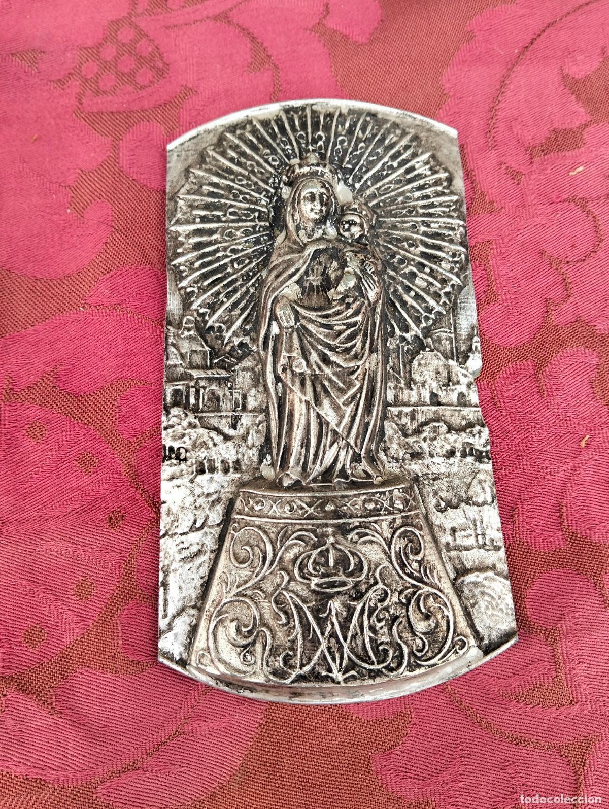 Antig&uuml;edades: Placa de la Virgen del Pilar en pl&aacute;stico plateado de los a&ntilde;os 60-70