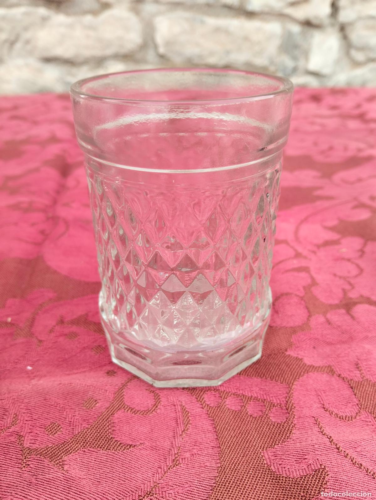 Antig&uuml;edades: Cuenco vaso de cristal prensado con dibujos geom&eacute;tricos para repuestos de los a&ntilde;os 60