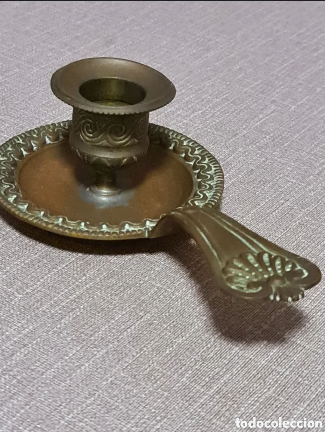 Antig&uuml;edades: Palmatoria o portavelas de bronce