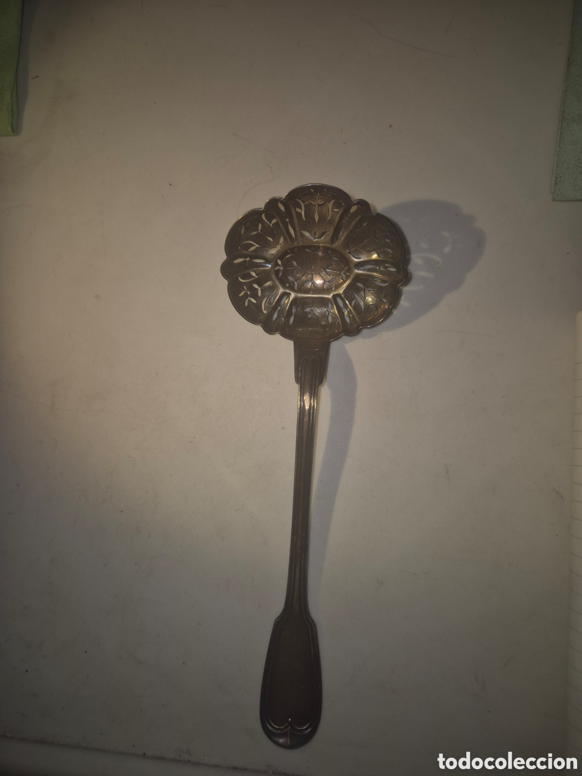 Antig&uuml;edades: Cuchara de servir fresas / frutos rojos (Cuill&egrave;re &agrave; fraises) - Plata francesa Minerva (950)