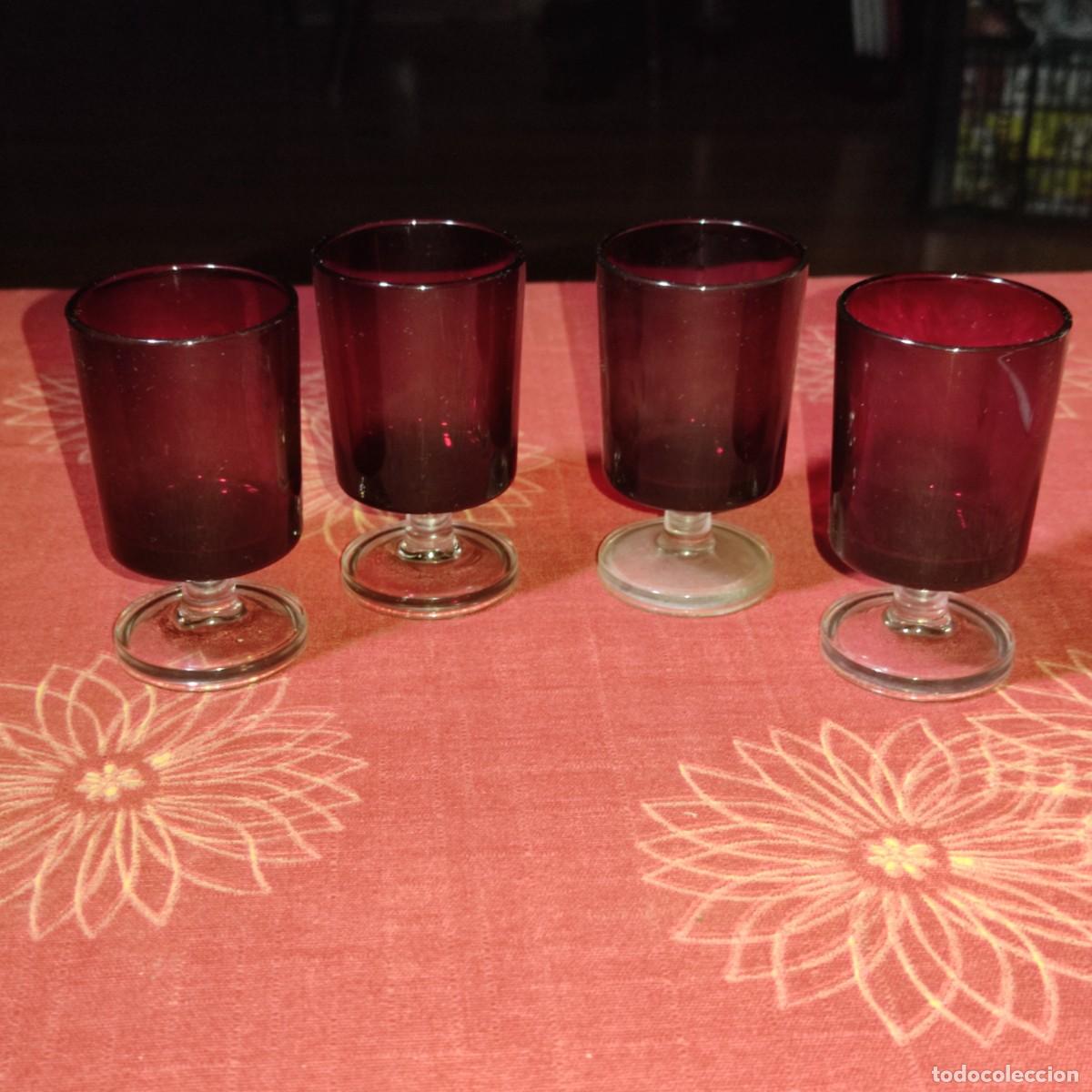 Antig&uuml;edades: 4 Copas de licor & Vasos de chupito color rojo Luminarc - France.A&ntilde;os 60 - 70