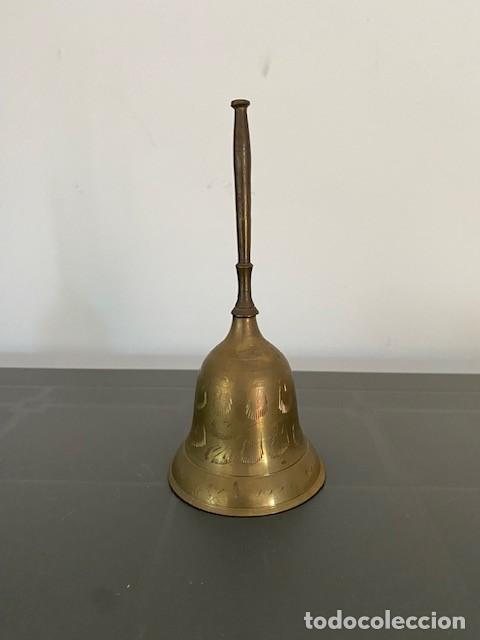 Antig&uuml;edades: CAMPANA INDIA DE SOBREMESA EN BRONCE CINCELADO