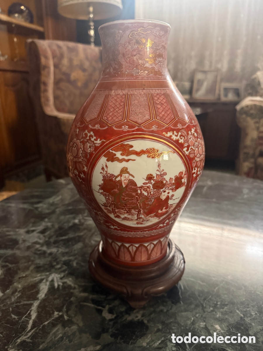 Antiques: Jarr&oacute;n japon&eacute;s de porcelana estilo Kutani con decoraci&oacute;n policromada y dorada